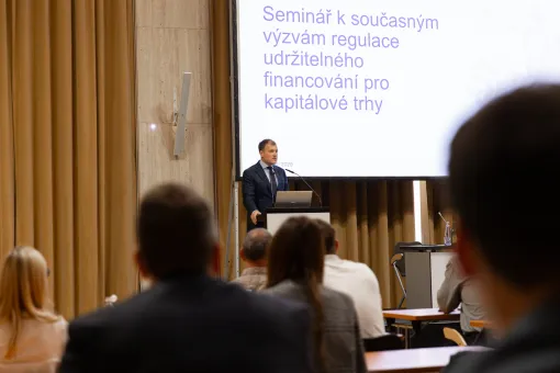 Seminář ČNB k současným výzvám regulace udržitelného financování pro kapitálové trhy