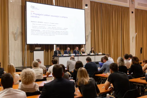 Seminář ČNB k současným výzvám regulace udržitelného financování pro kapitálové trhy